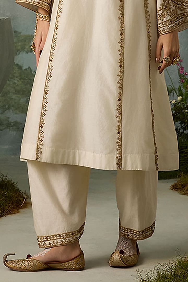 Ivory Silk Chanderi Zardosi Work Kalidar Kurta Set by Sureena Chowdhri at Pernia's Pop Up Shop