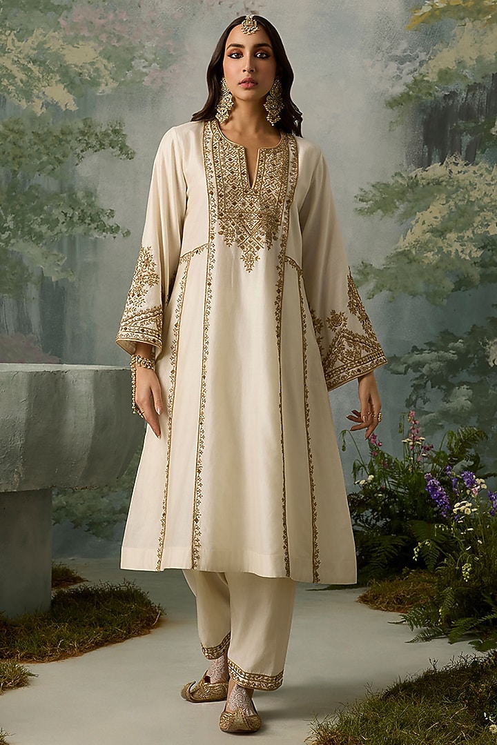 Ivory Silk Chanderi Zardosi Work Kalidar Kurta Set by Sureena Chowdhri at Pernia's Pop Up Shop