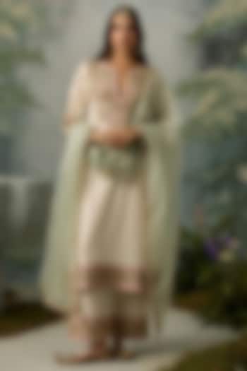 Ivory Silk Chanderi Zardosi Hand Embroidered Kurta Set by Sureena Chowdhri at Pernia's Pop Up Shop