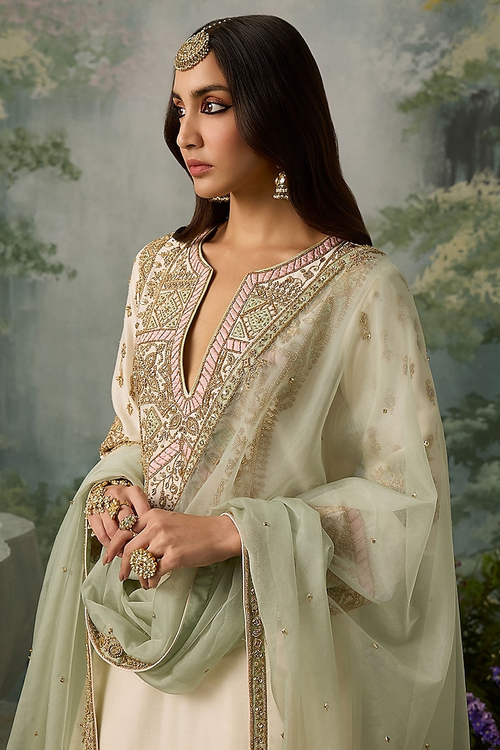 Ivory Silk Chanderi Zardosi Hand Embroidered Kurta Set by Sureena Chowdhri at Pernia's Pop Up Shop