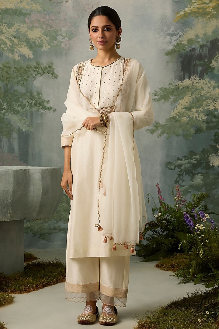 Ivory Silk Chanderi Thread Work Kurta Set by Sureena Chowdhri at Pernia's Pop Up Shop