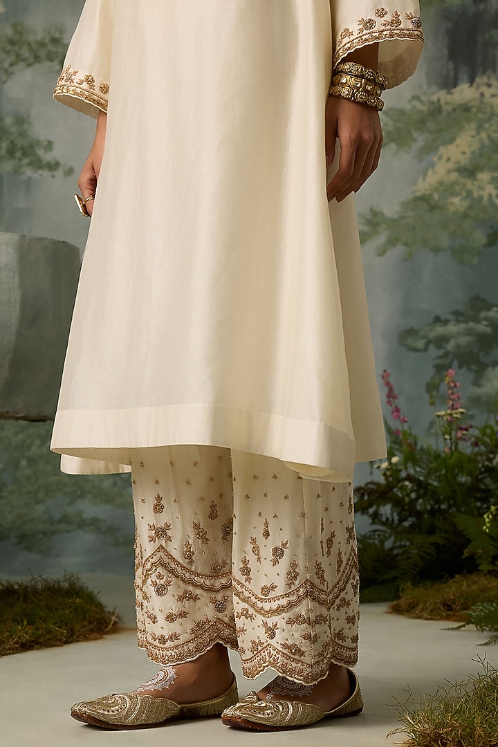 Ivory Silk Chanderi Zardosi Work Kurta Set by Sureena Chowdhri at Pernia's Pop Up Shop