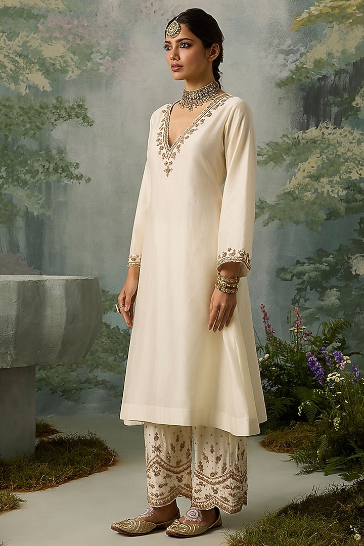 Ivory Silk Chanderi Zardosi Work Kurta Set by Sureena Chowdhri at Pernia's Pop Up Shop
