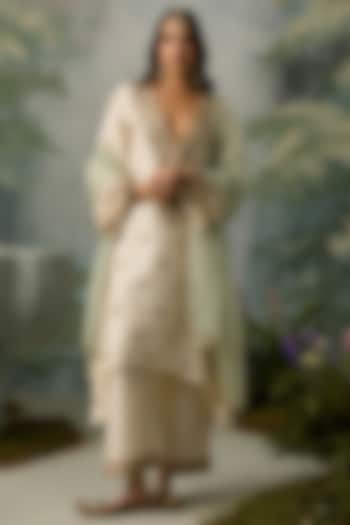 Ivory Silk Chanderi Aari Thread Work Kurta Set by Sureena Chowdhri at Pernia's Pop Up Shop