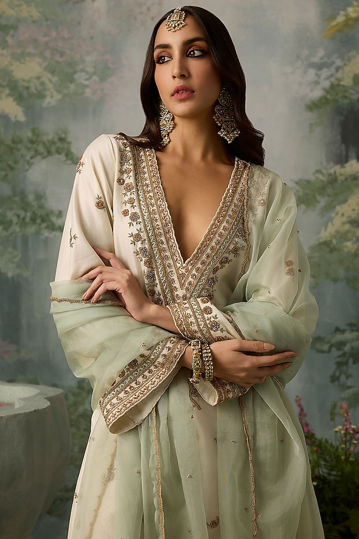Ivory Silk Chanderi Aari Thread Work Kurta Set by Sureena Chowdhri at Pernia's Pop Up Shop
