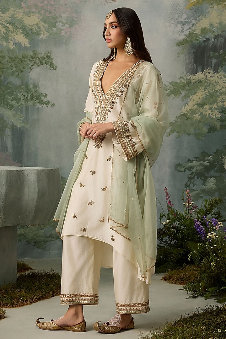Ivory Silk Chanderi Aari Thread Work Kurta Set by Sureena Chowdhri at Pernia's Pop Up Shop