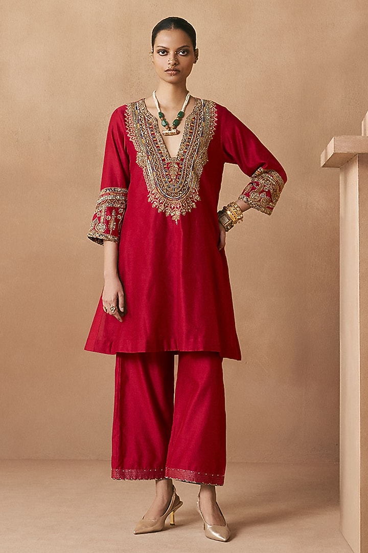 Deep Red Silk Chanderi Applique Embroidered Kurta Set by Sureena Chowdhri at Pernia's Pop Up Shop