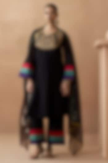 Black Silk Chanderi Aari Embroidered Kurta Set by Sureena Chowdhri at Pernia's Pop Up Shop