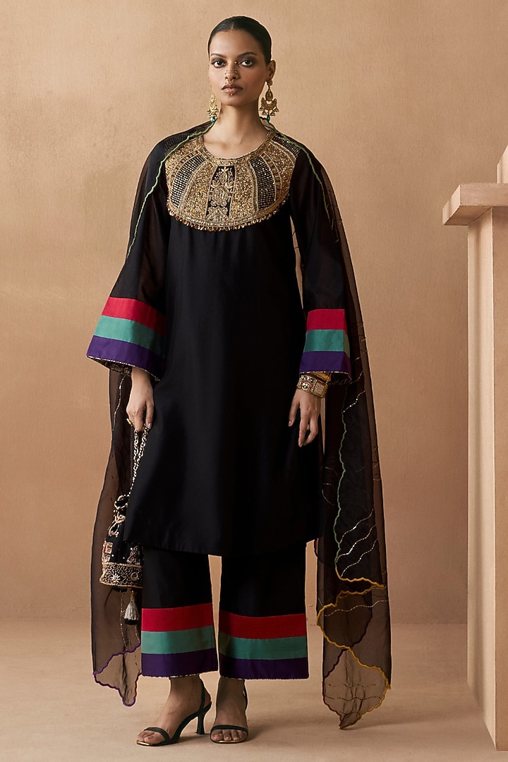 Black Silk Chanderi Aari Embroidered Kurta Set by Sureena Chowdhri at Pernia's Pop Up Shop