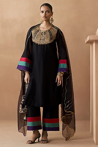 Black Silk Chanderi Aari Embroidered Kurta Set by Sureena Chowdhri