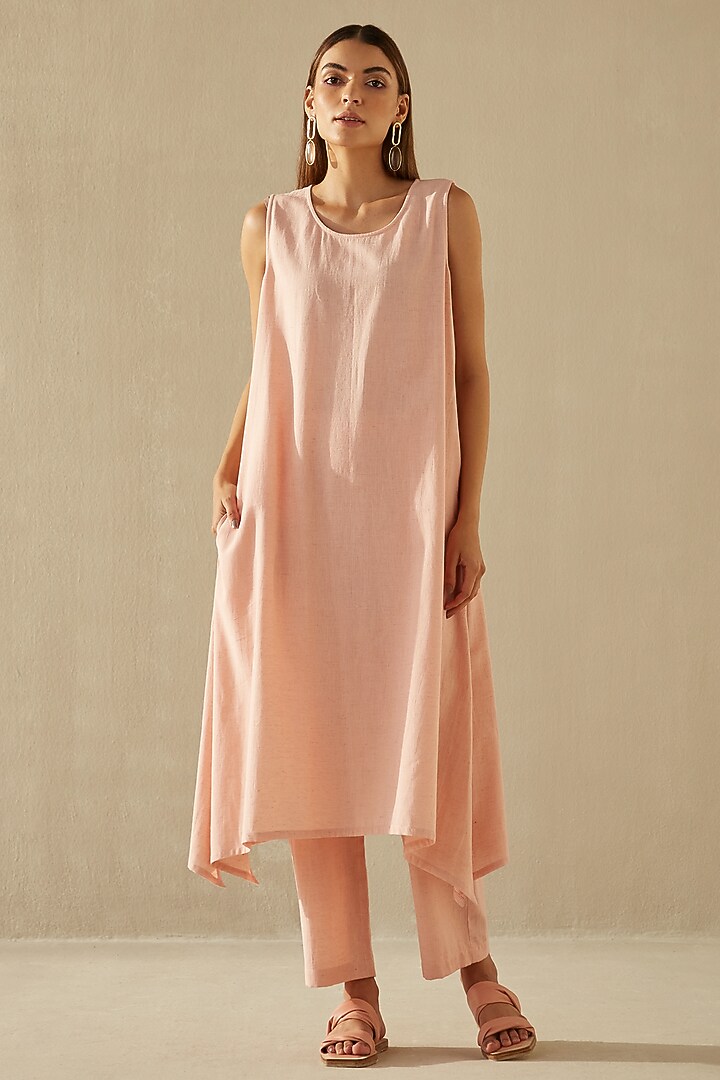 Peach Cotton Kurta Set by Sureena Chowdhri at Pernia's Pop Up Shop