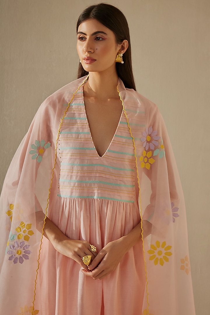 Peach Silk Chanderi Kurta Set by Sureena Chowdhri at Pernia's Pop Up Shop