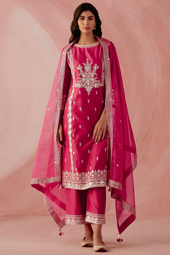 Crimson Silk Chanderi Embroidered Kurta Set by Sureena Chowdhri at Pernia's Pop Up Shop