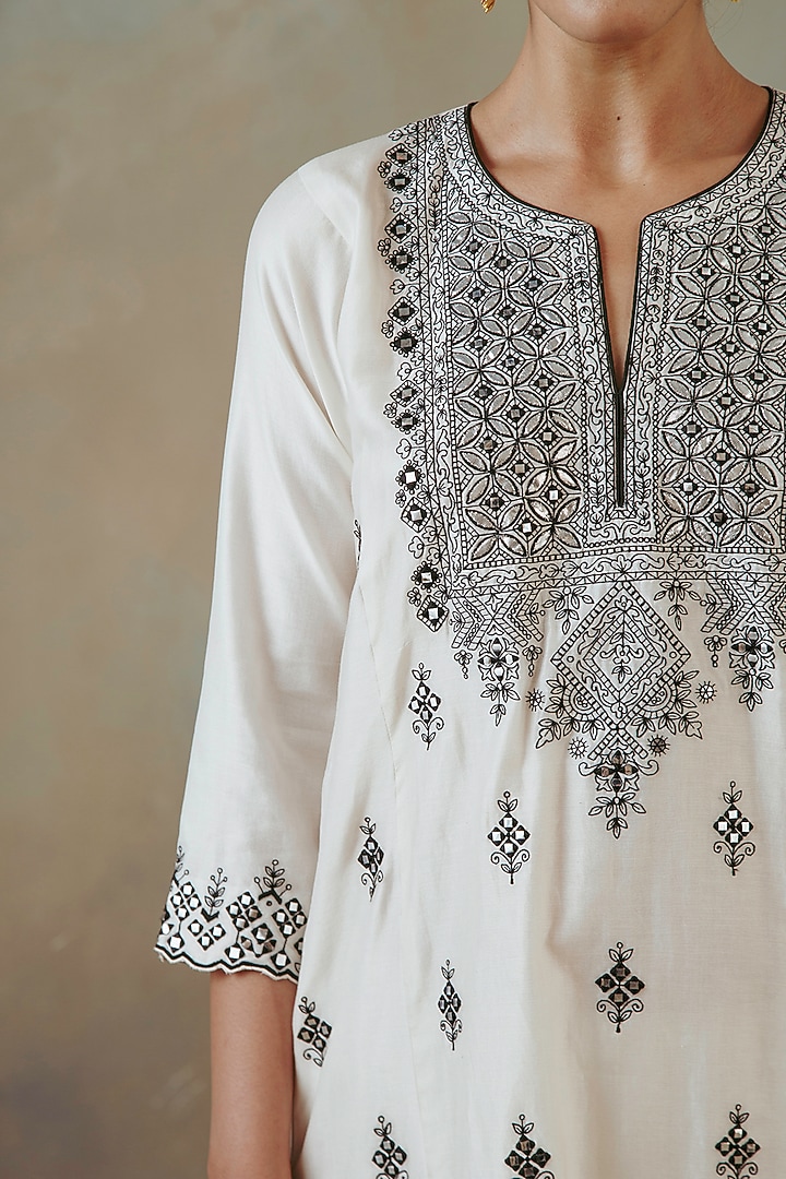 Ivory Silk Chanderi Embroidered Kurta Set by Sureena Chowdhri at Pernia's Pop Up Shop