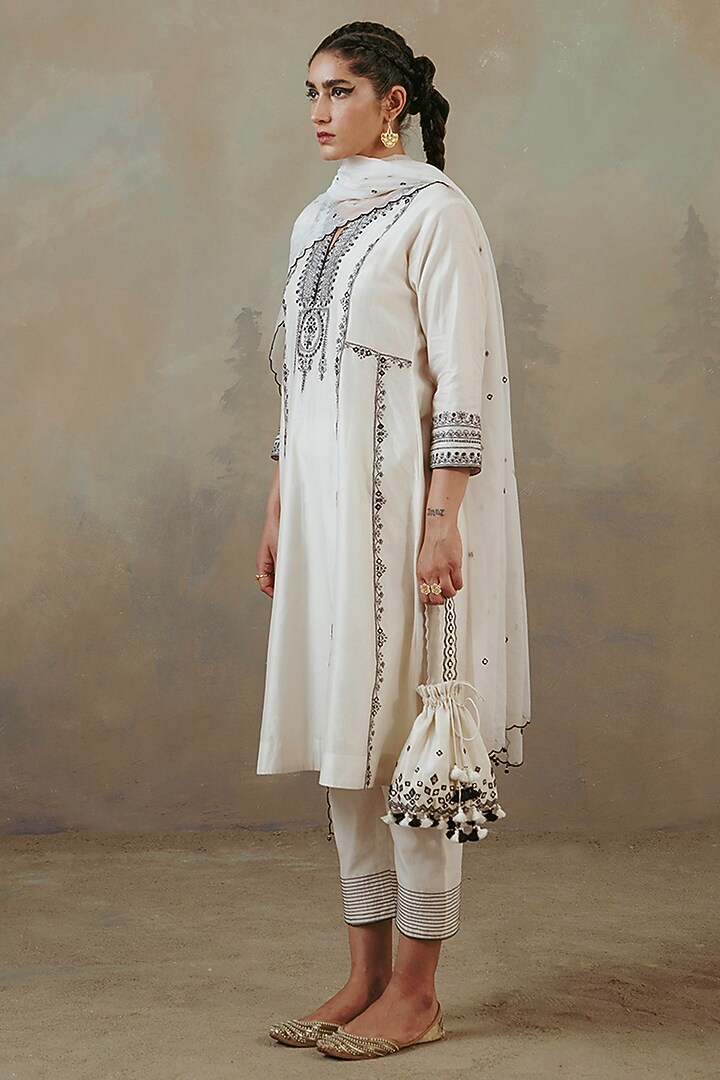 Ivory Silk Chanderi Embroidered Kurta Set by Sureena Chowdhri at Pernia's Pop Up Shop