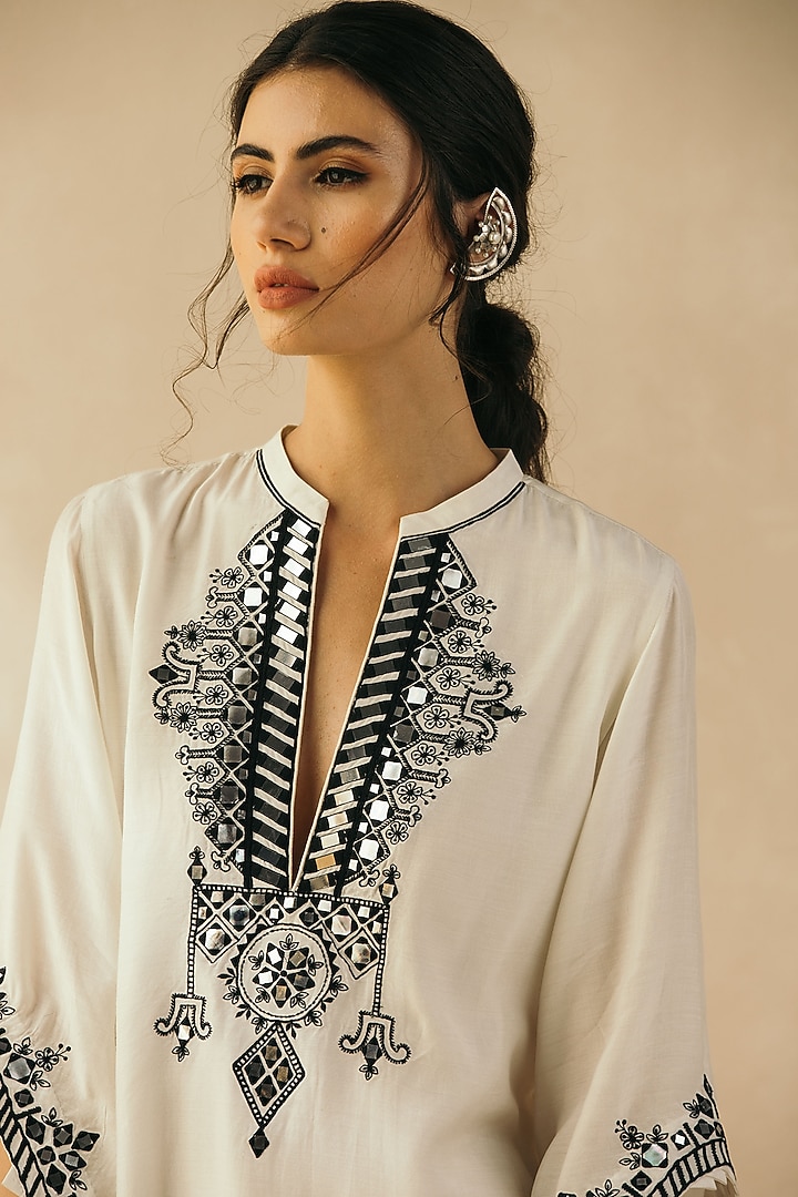 Ivory Muslin Embroidered Asymmetrical Kaftan by Sureena Chowdhri at Pernia's Pop Up Shop