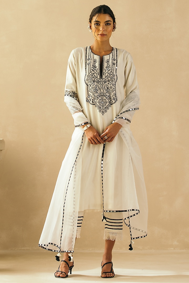 Ivory Silk Chanderi Embroidered Kurta Set by Sureena Chowdhri at Pernia's Pop Up Shop