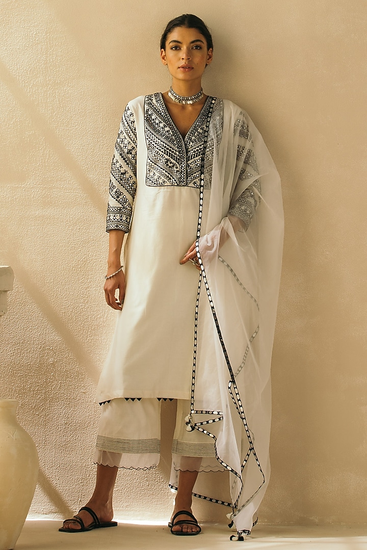 Ebony Black & Ivory Silk Chanderi Hand Embroidered Kurta Set by Sureena Chowdhri at Pernia's Pop Up Shop