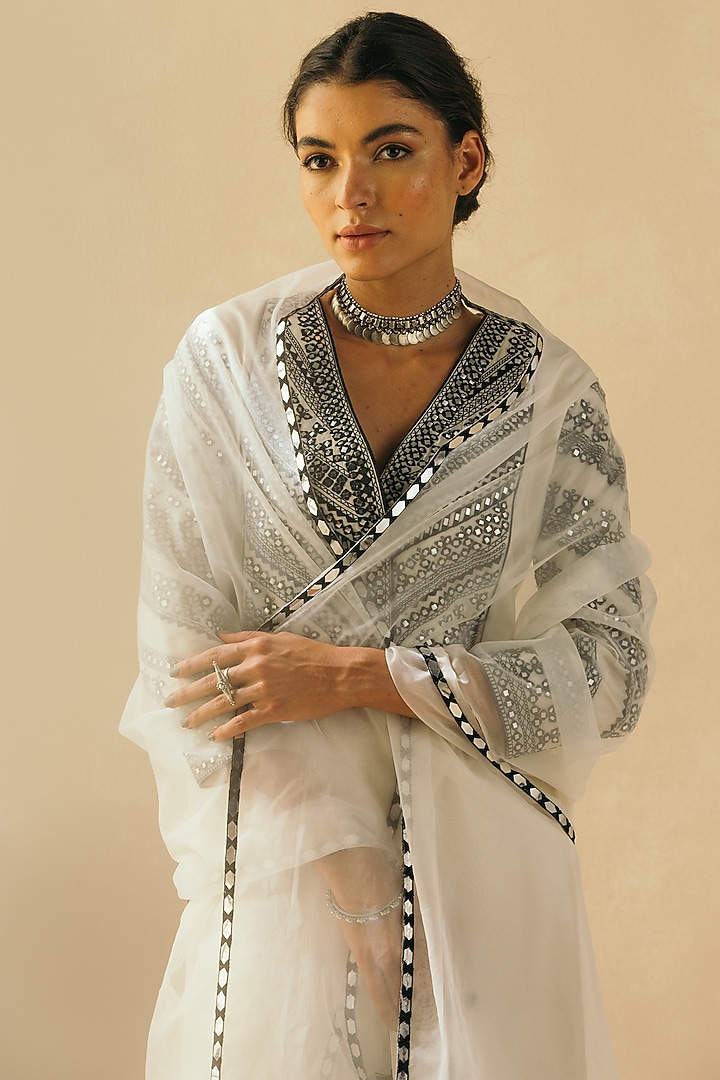 Ebony Black & Ivory Silk Chanderi Hand Embroidered Kurta Set by Sureena Chowdhri at Pernia's Pop Up Shop