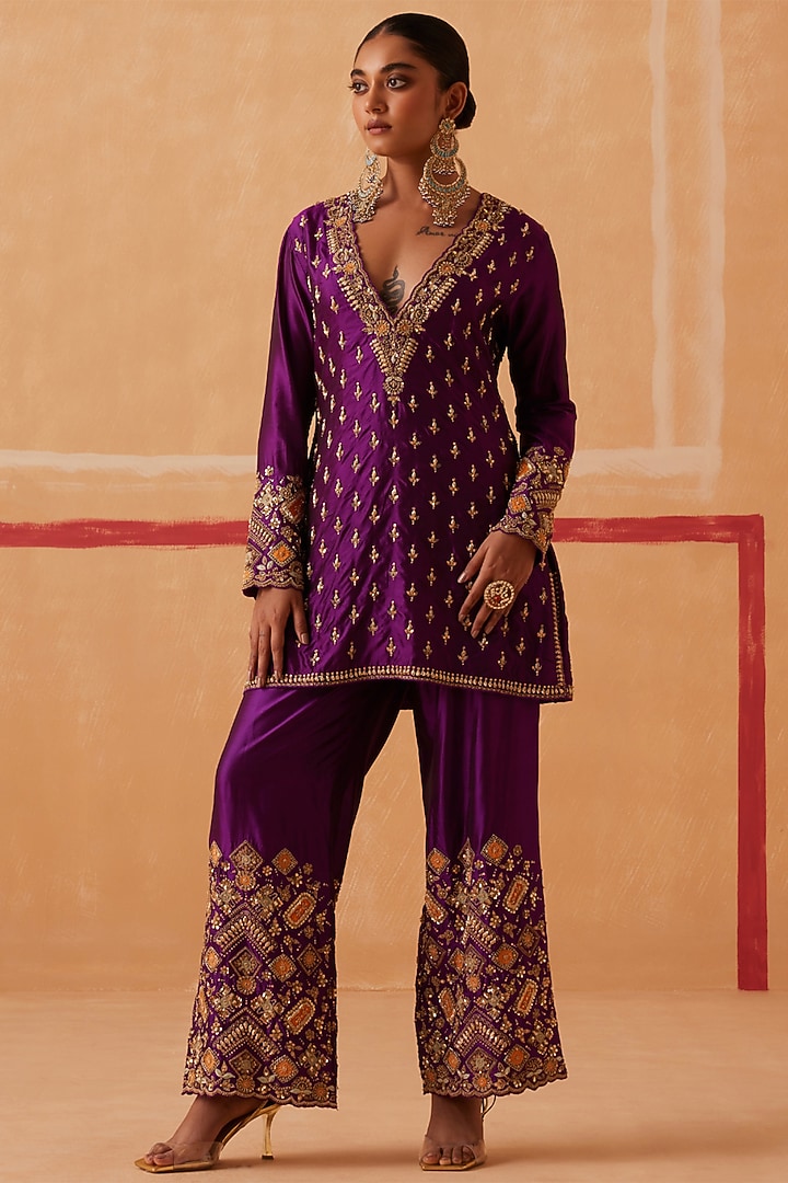 Plum Pure Silk Hand Embroidered Kurta Set by Sureena Chowdhri at Pernia's Pop Up Shop