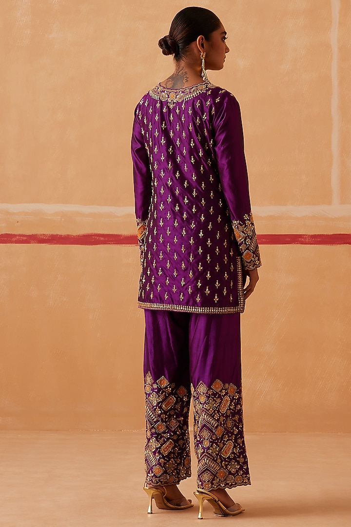 Plum Pure Silk Hand Embroidered Kurta Set by Sureena Chowdhri at Pernia's Pop Up Shop