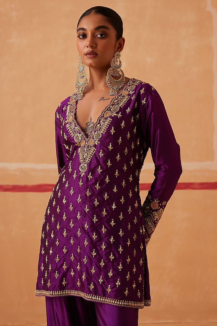 Plum Pure Silk Hand Embroidered Kurta Set by Sureena Chowdhri at Pernia's Pop Up Shop