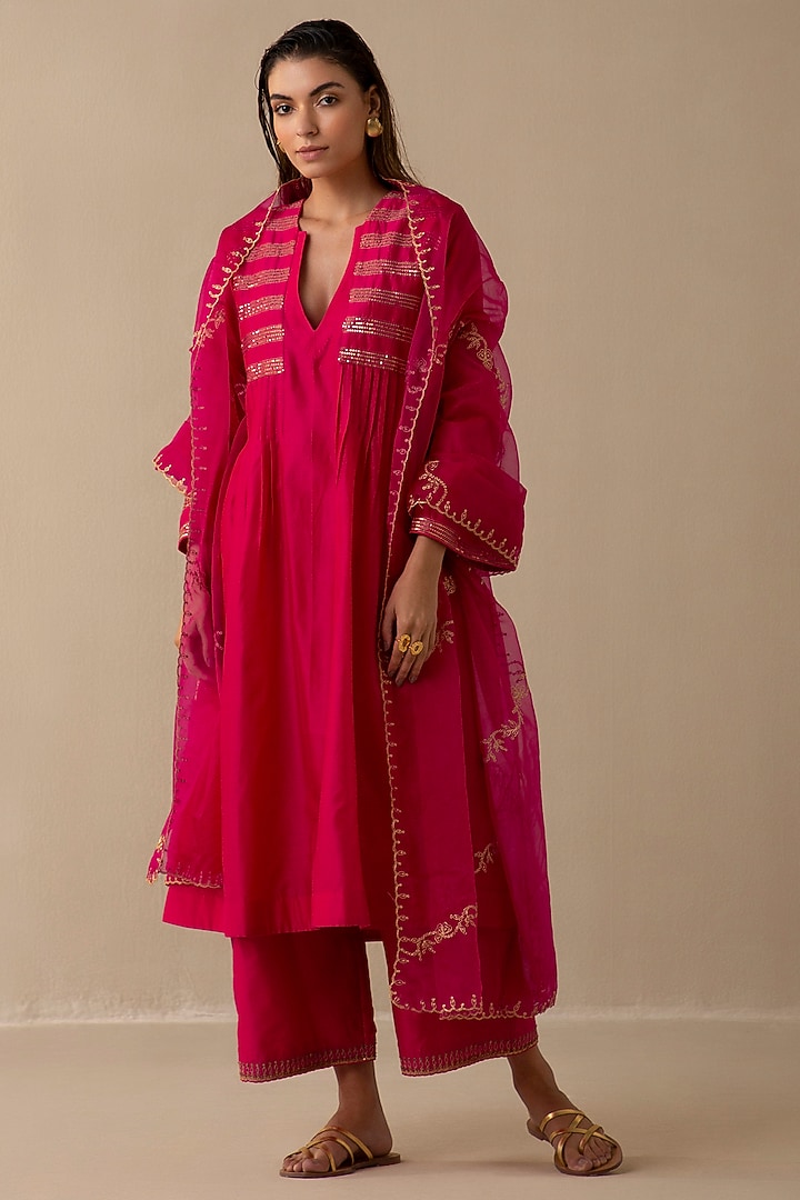 Crimson Magenta Silk Chanderi Embroidered Kurta Set by Sureena Chowdhri at Pernia's Pop Up Shop