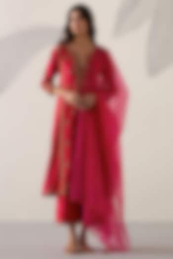 Crimson Magenta Silk Chanderi Embroidered Kurta Set by Sureena Chowdhri