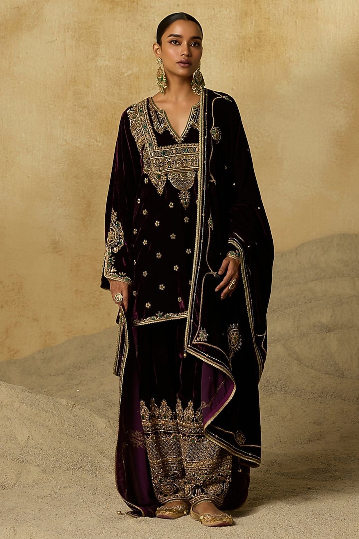 Jamuni Purple Silk Velvet Aari Embroidered Kurta Set by Sureena Chowdhri at Pernia's Pop Up Shop