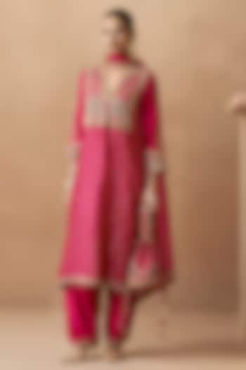 Crimson Magenta Silk Chanderi Applique Embroidered Kurta Set by Sureena Chowdhri at Pernia's Pop Up Shop