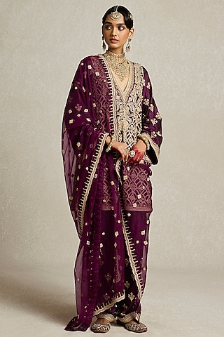 Wine Silk Sitara Embroidered Kurta Set by Sureena Chowdhri