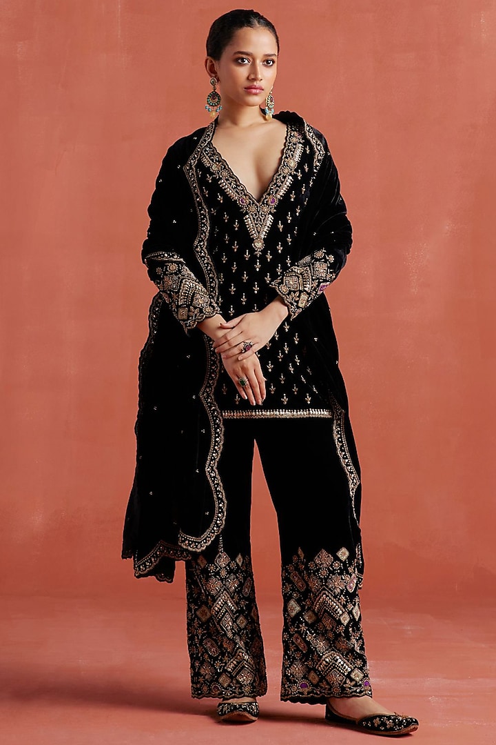 Black Silk Velvet Hand Embroidered Kurta Set by Sureena Chowdhri