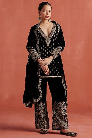 Black Silk Velvet Hand Embroidered Kurta Set by Sureena Chowdhri