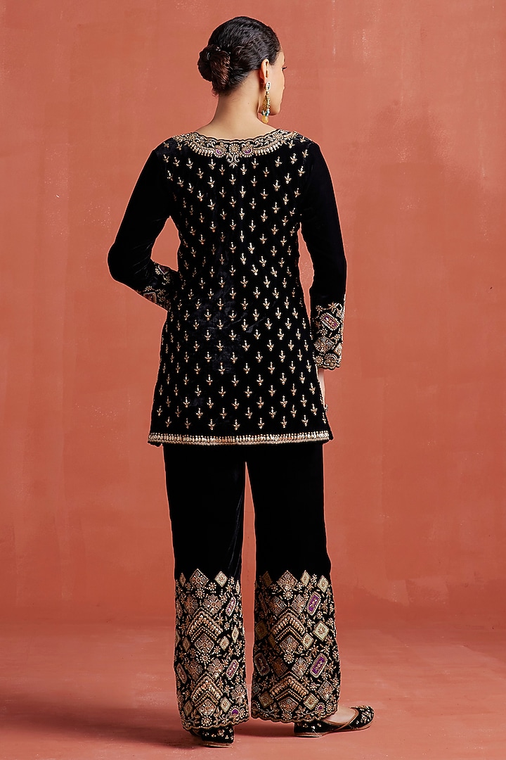 Black Silk Velvet Hand Embroidered Kurta Set by Sureena Chowdhri at Pernia's Pop Up Shop