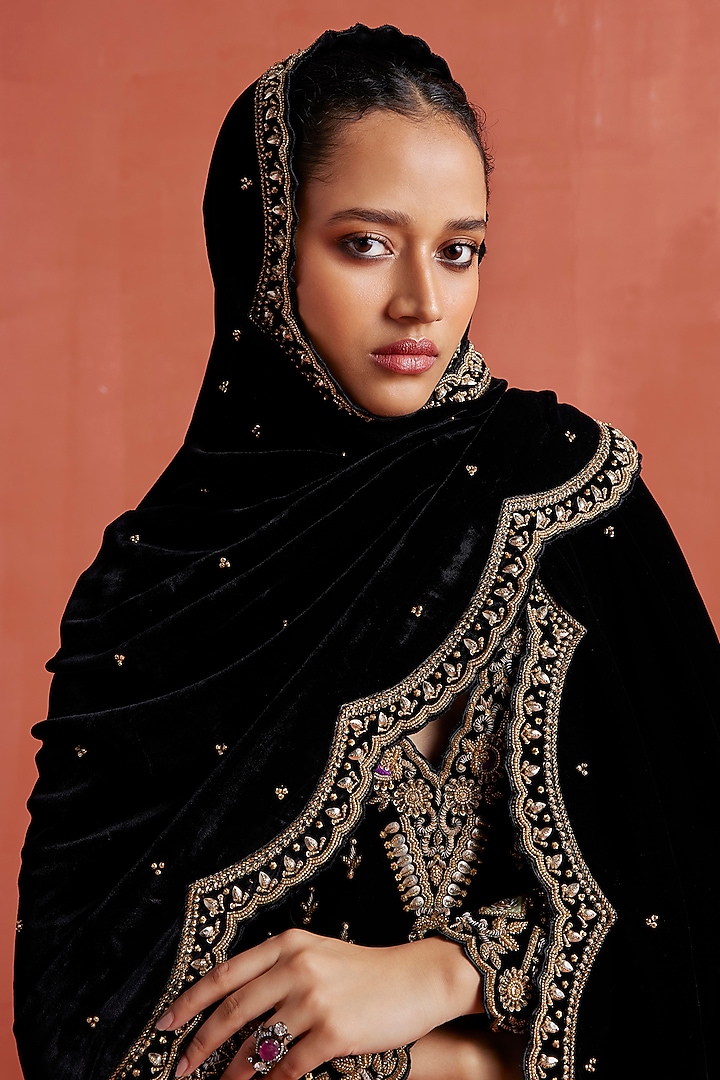 Black Silk Velvet Hand Embroidered Kurta Set by Sureena Chowdhri at Pernia's Pop Up Shop