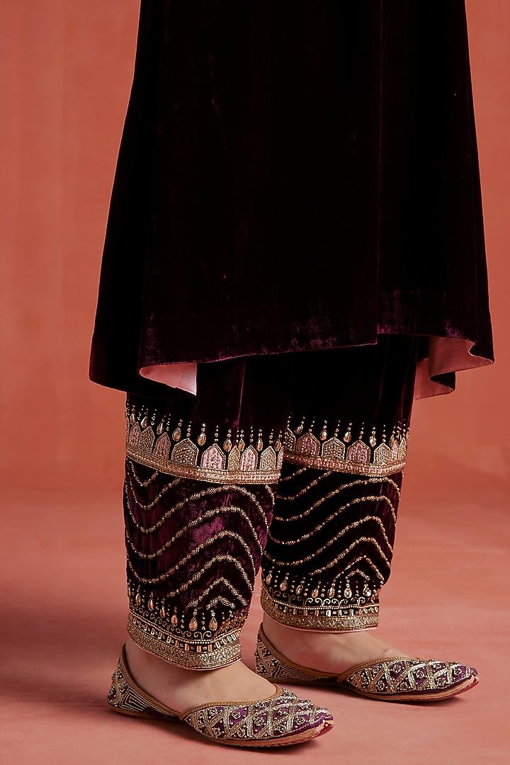 Mulberry Silk Velvet Zardosi Work Kurta Set by Sureena Chowdhri at Pernia's Pop Up Shop