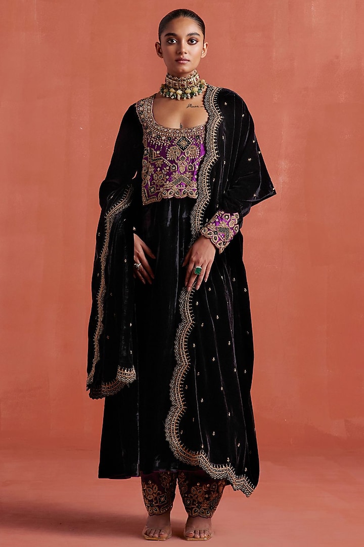 Midnight Black Silk Velvet Zardosi Handwork Kurta Set by Sureena Chowdhri at Pernia's Pop Up Shop