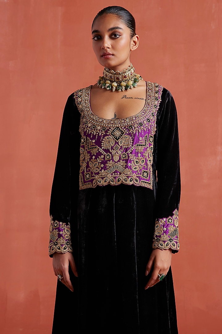 Midnight Black Silk Velvet Zardosi Handwork Kurta Set by Sureena Chowdhri at Pernia's Pop Up Shop