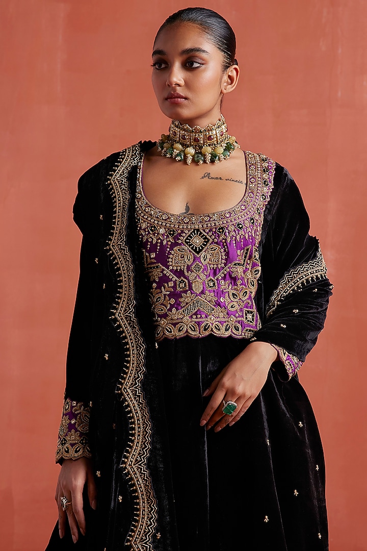 Midnight Black Silk Velvet Zardosi Handwork Kurta Set by Sureena Chowdhri at Pernia's Pop Up Shop