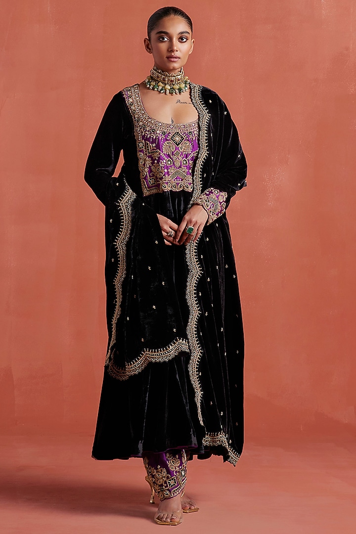 Midnight Black Silk Velvet Zardosi Handwork Kurta Set by Sureena Chowdhri at Pernia's Pop Up Shop