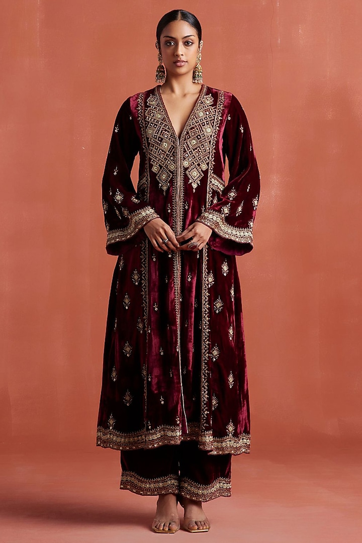 Burgundy Silk Velvet Hand Embroidered Kurta Set by Sureena Chowdhri at Pernia's Pop Up Shop