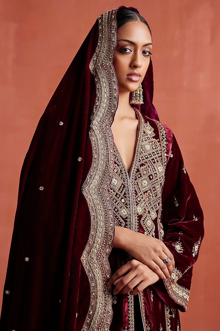 Burgundy Silk Velvet Hand Embroidered Kurta Set by Sureena Chowdhri at Pernia's Pop Up Shop