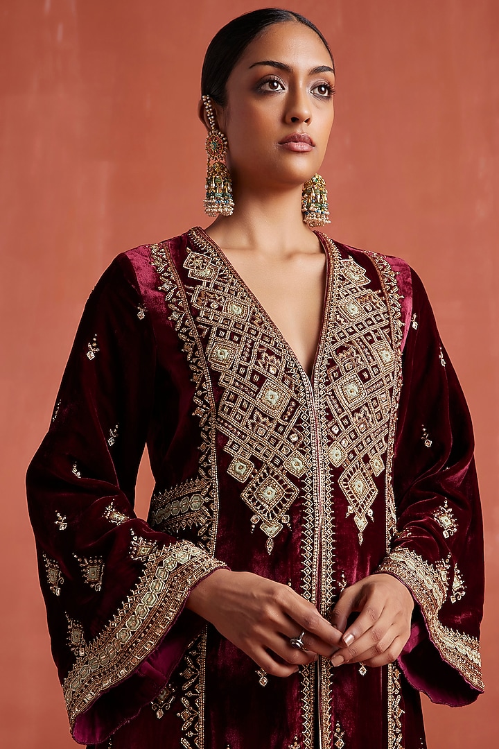 Burgundy Silk Velvet Hand Embroidered Kurta Set by Sureena Chowdhri at Pernia's Pop Up Shop