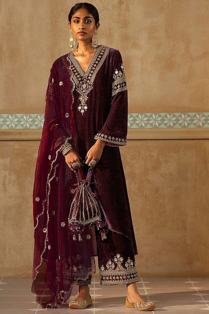 Mulberry Colored Silk Velvet Zardosi Embroidered Kaftan Set by Sureena Chowdhri at Pernia's Pop Up Shop