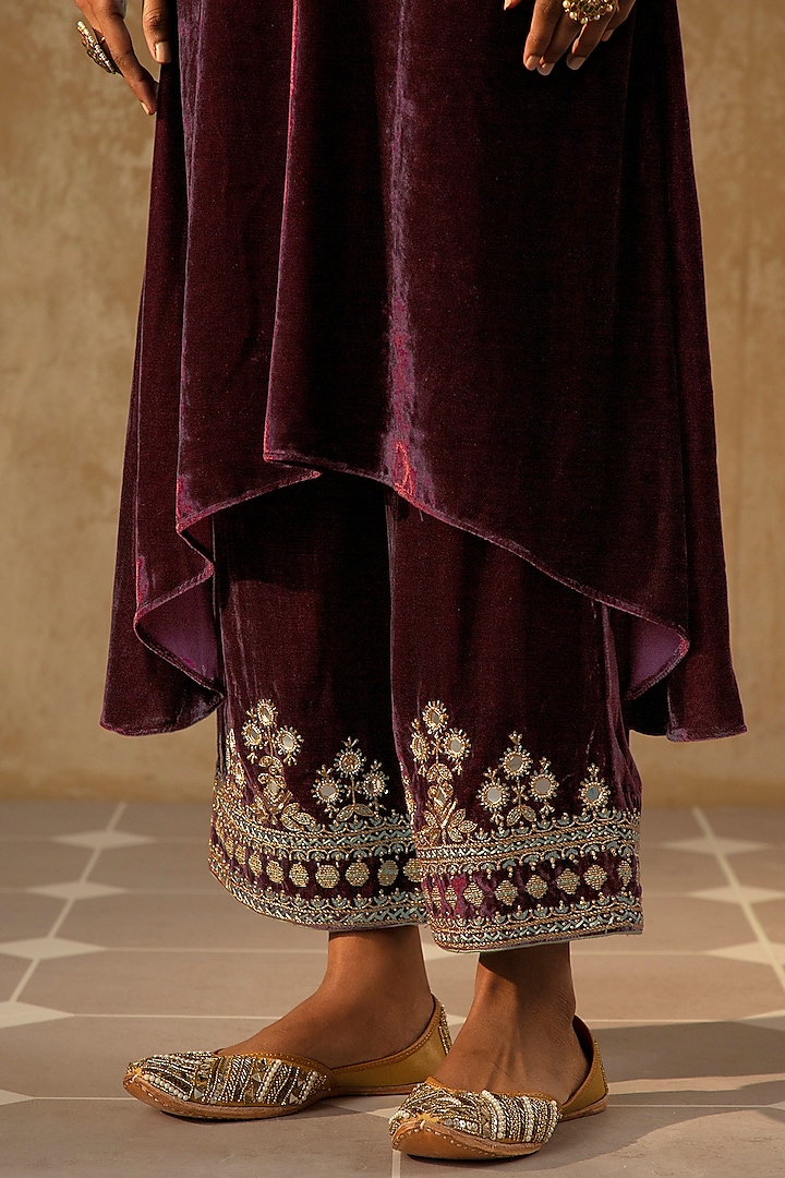 Mulberry Colored Silk Velvet Zardosi Embroidered Kaftan Set by Sureena Chowdhri at Pernia's Pop Up Shop