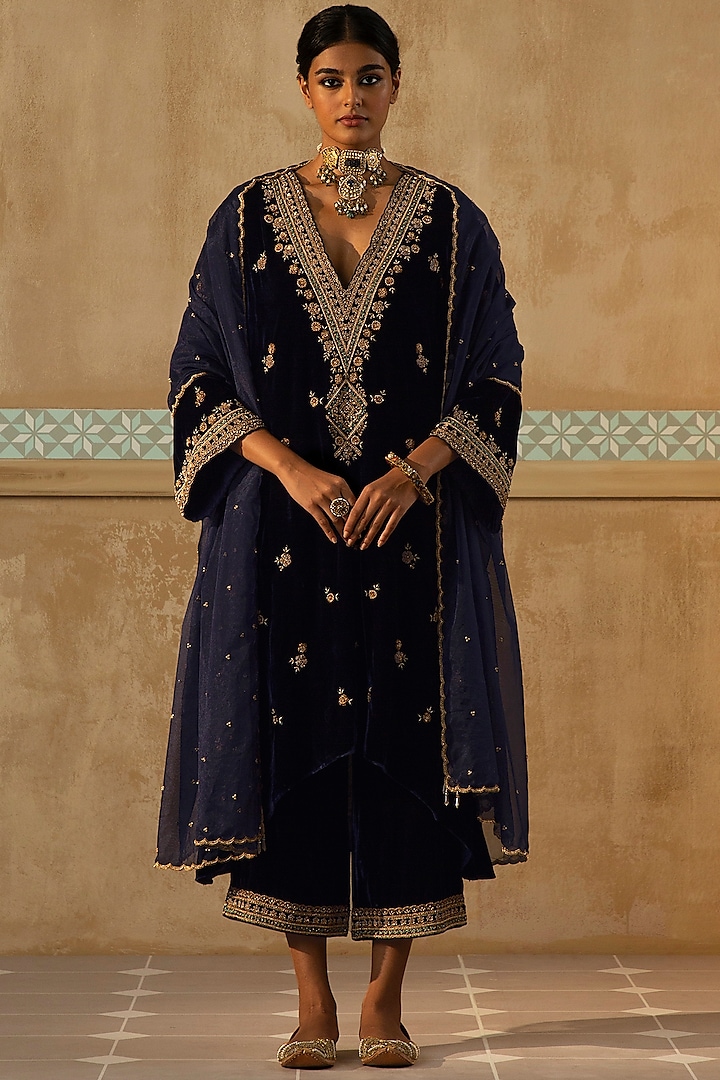 Navy Silk Velvet Thread Embroidered Kurta Set by Sureena Chowdhri at Pernia's Pop Up Shop