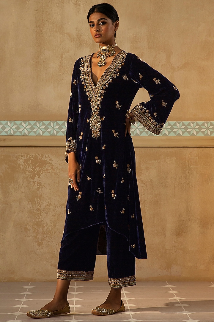 Navy Silk Velvet Thread Embroidered Kurta Set by Sureena Chowdhri at Pernia's Pop Up Shop
