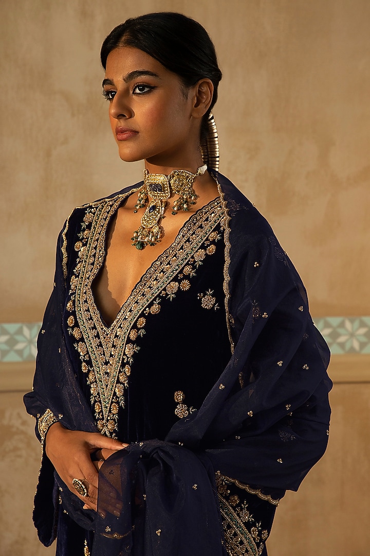 Navy Silk Velvet Thread Embroidered Kurta Set by Sureena Chowdhri at Pernia's Pop Up Shop