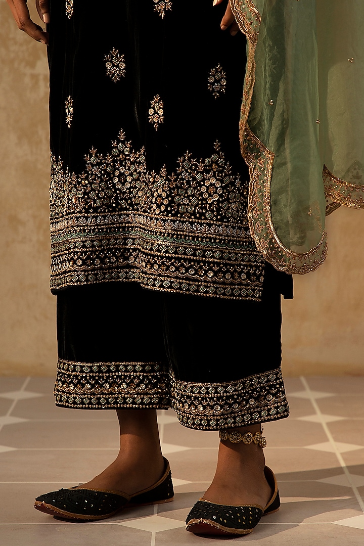 Black Silk Velvet Hand Embroidered Kurta Set by Sureena Chowdhri at Pernia's Pop Up Shop