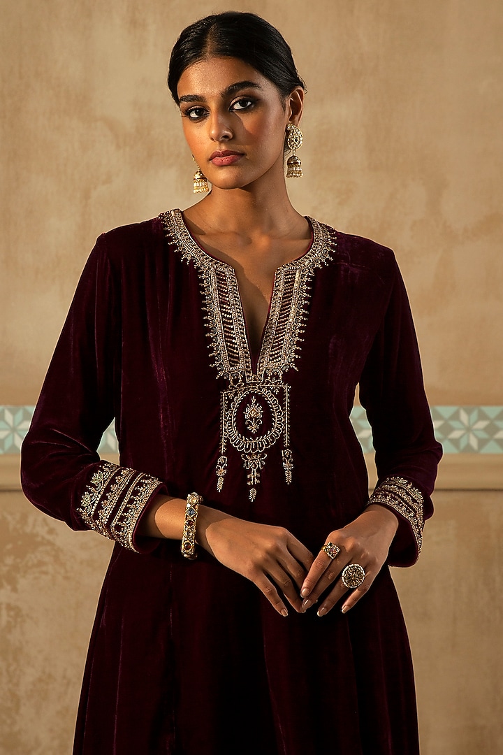 Mulberry Silk Velvet Aari Embroidered Kurta Set by Sureena Chowdhri at Pernia's Pop Up Shop